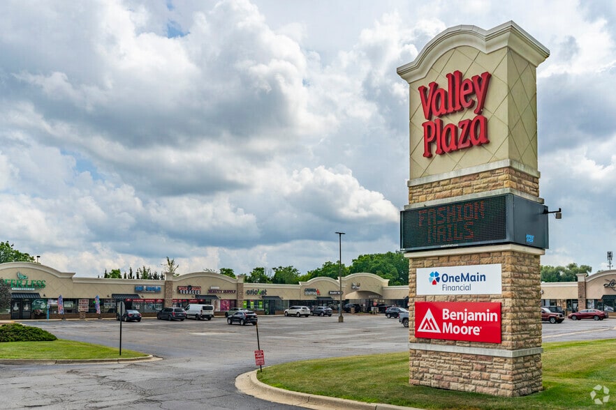4205-4225 Miller Rd, Flint, MI for lease - Building Photo - Image 3 of 16