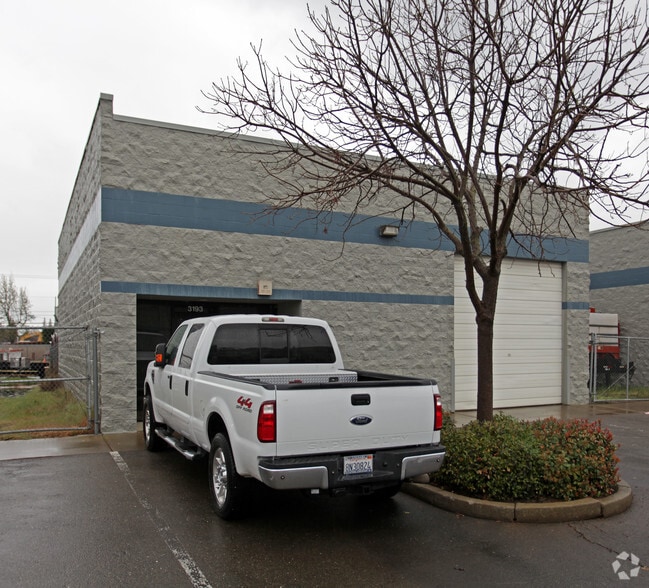 3193 Fitzgerald Rd, Rancho Cordova, CA for lease - Building Photo - Image 2 of 2