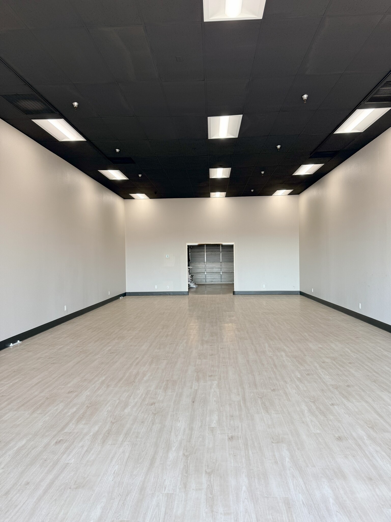 1875-1895 25th St, Salem, OR for lease Interior Photo- Image 1 of 5