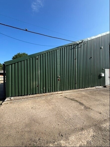 Henfold Ln, Dorking for lease - Building Photo - Image 3 of 4