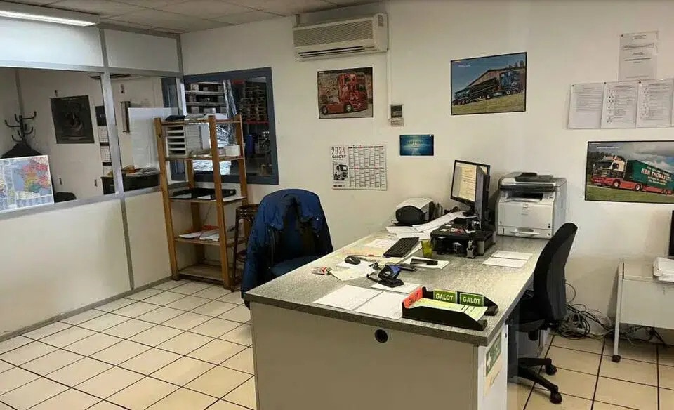 Flex in Genas for lease - Interior Photo - Image 3 of 5