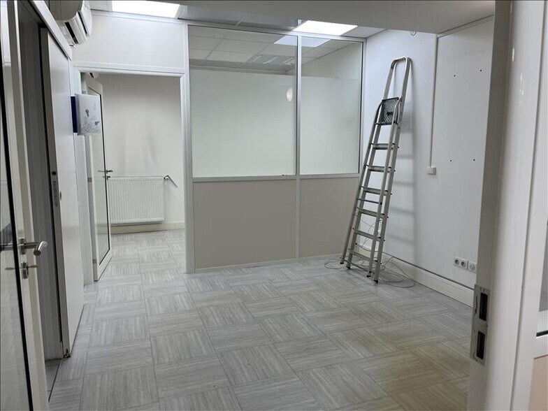 Office in Lyon for sale - Interior Photo - Image 3 of 6