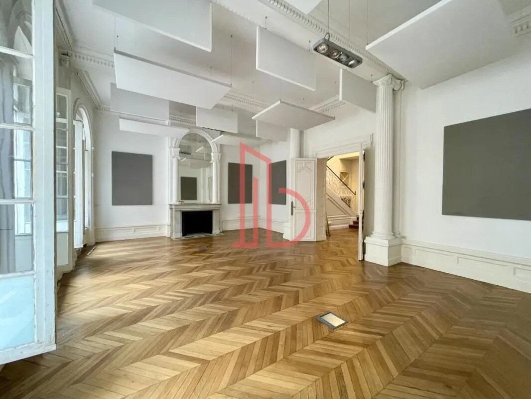 Office in Bordeaux for lease Interior Photo- Image 1 of 7