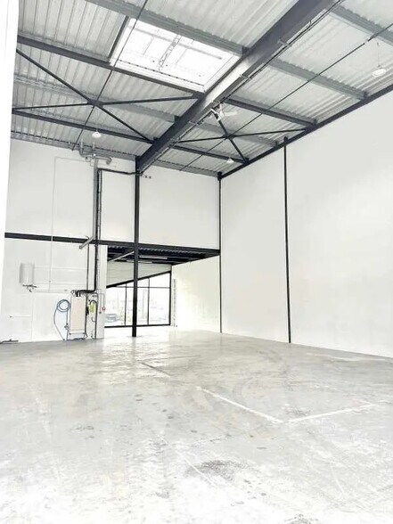 Flex in Bonneuil-sur-Marne for lease - Interior Photo - Image 3 of 9