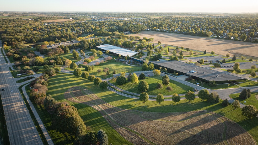 1 Qbe Way, Sun Prairie, WI à louer - Aérien - Image 3 de 4