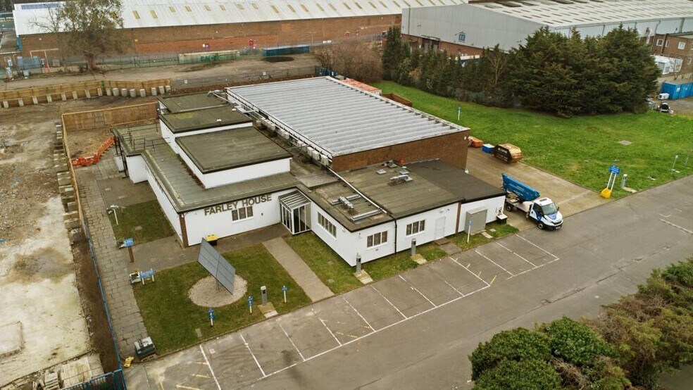 22-42 Freshwater Rd, Dagenham à louer - Photo du bâtiment - Image 1 de 12