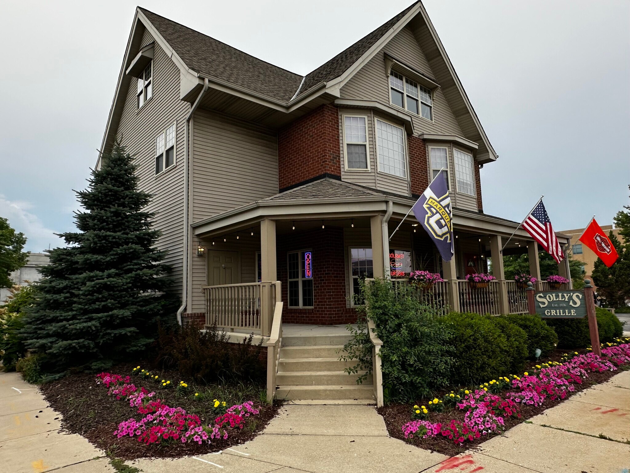 4629 N Port Washington Rd, Milwaukee, WI à vendre Photo principale- Image 1 de 44