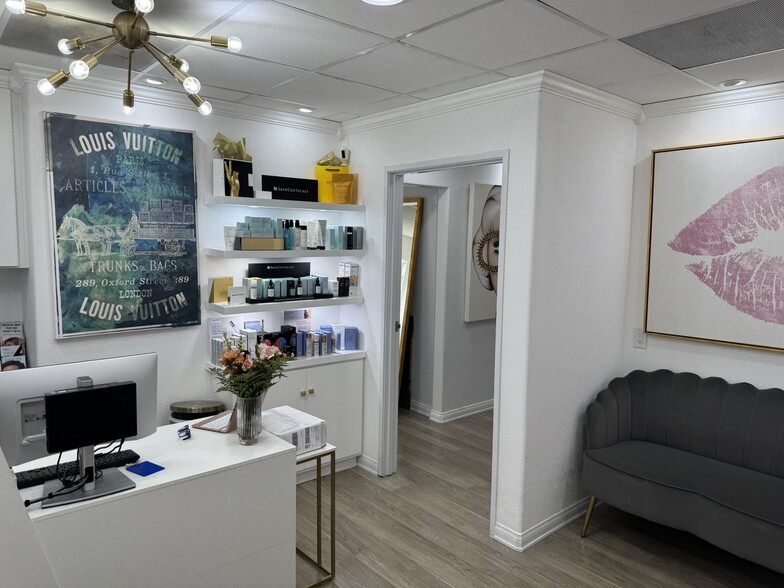 1444 Aviation Blvd, Redondo Beach, CA for lease - Interior Photo - Image 2 of 6