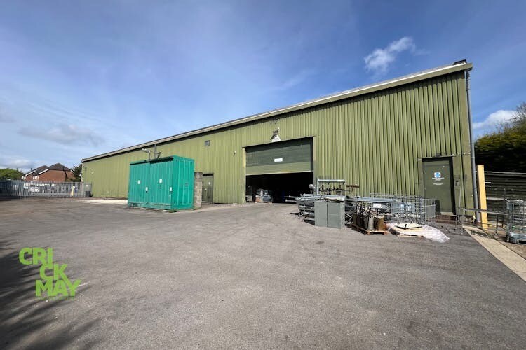 2 Daux Rd, Billingshurst à vendre - Photo du bâtiment - Image 2 de 8