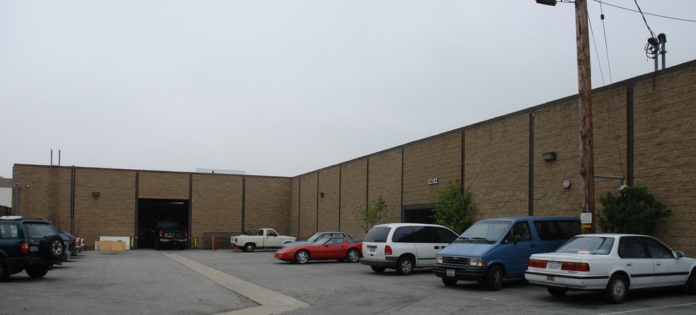 2202 E Anderson St, Vernon, CA for sale - Building Photo - Image 2 of 5