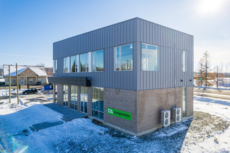 135 Rue De Sherbrooke, Cowansville, QC à louer - Photo du bâtiment - Image 2 de 3