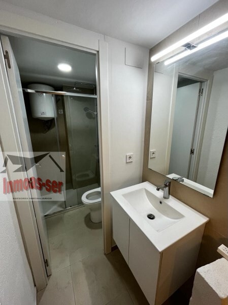 Barcelona, BAR 08027 - Unit - - - Interior Photo - Image 2 of 5