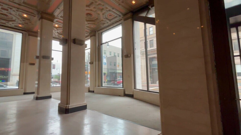 8 W Market St, Wilkes-Barre, PA à louer - Vidéo sur l’inscription commerciale - Image 2 de 13