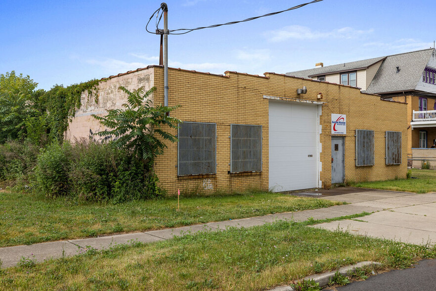 1041 Niagara Ave, Niagara Falls, NY for sale - Building Photo - Image 2 of 27