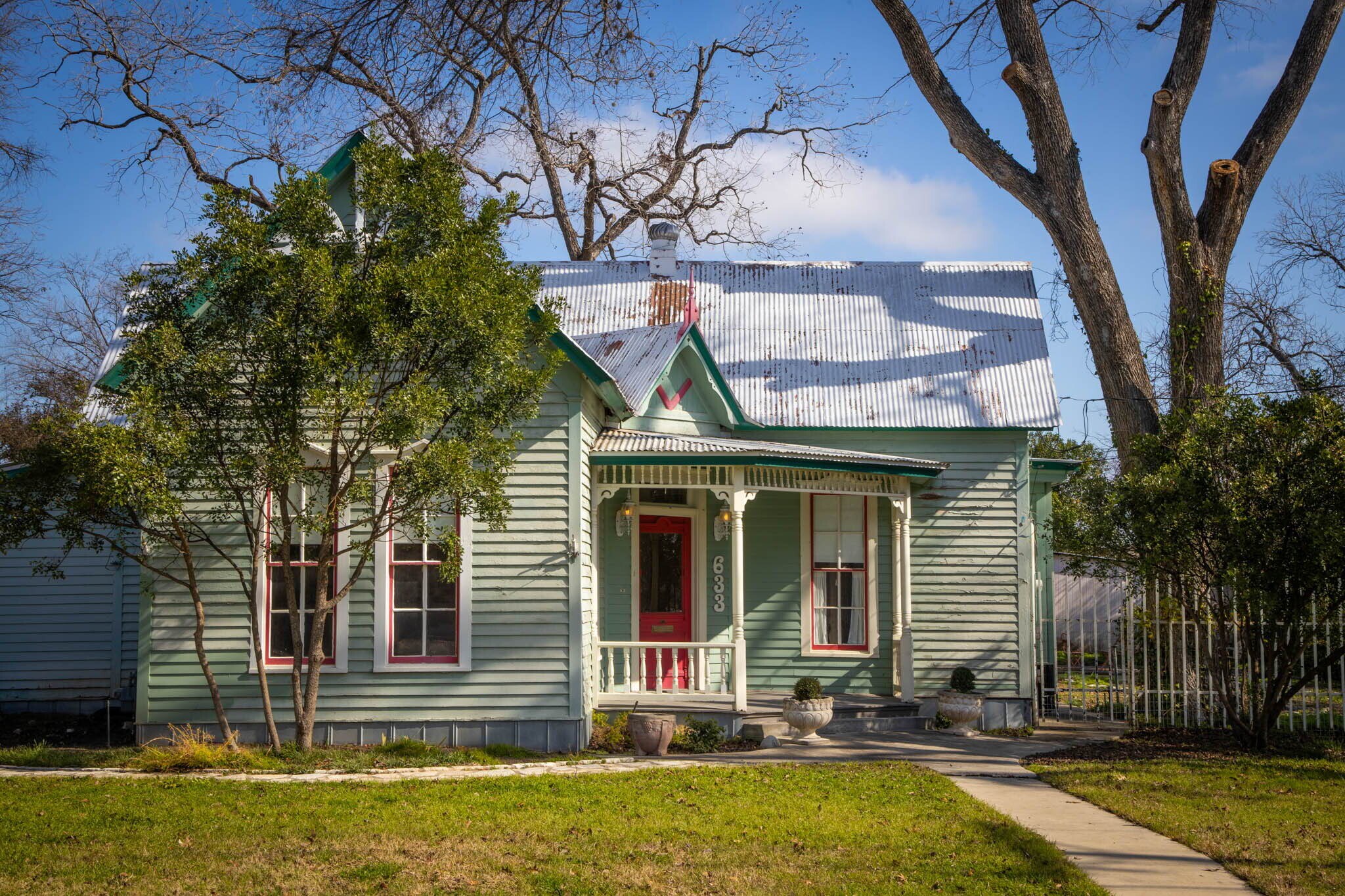 633 S Castell Ave, New Braunfels, TX à vendre Photo principale- Image 1 de 38