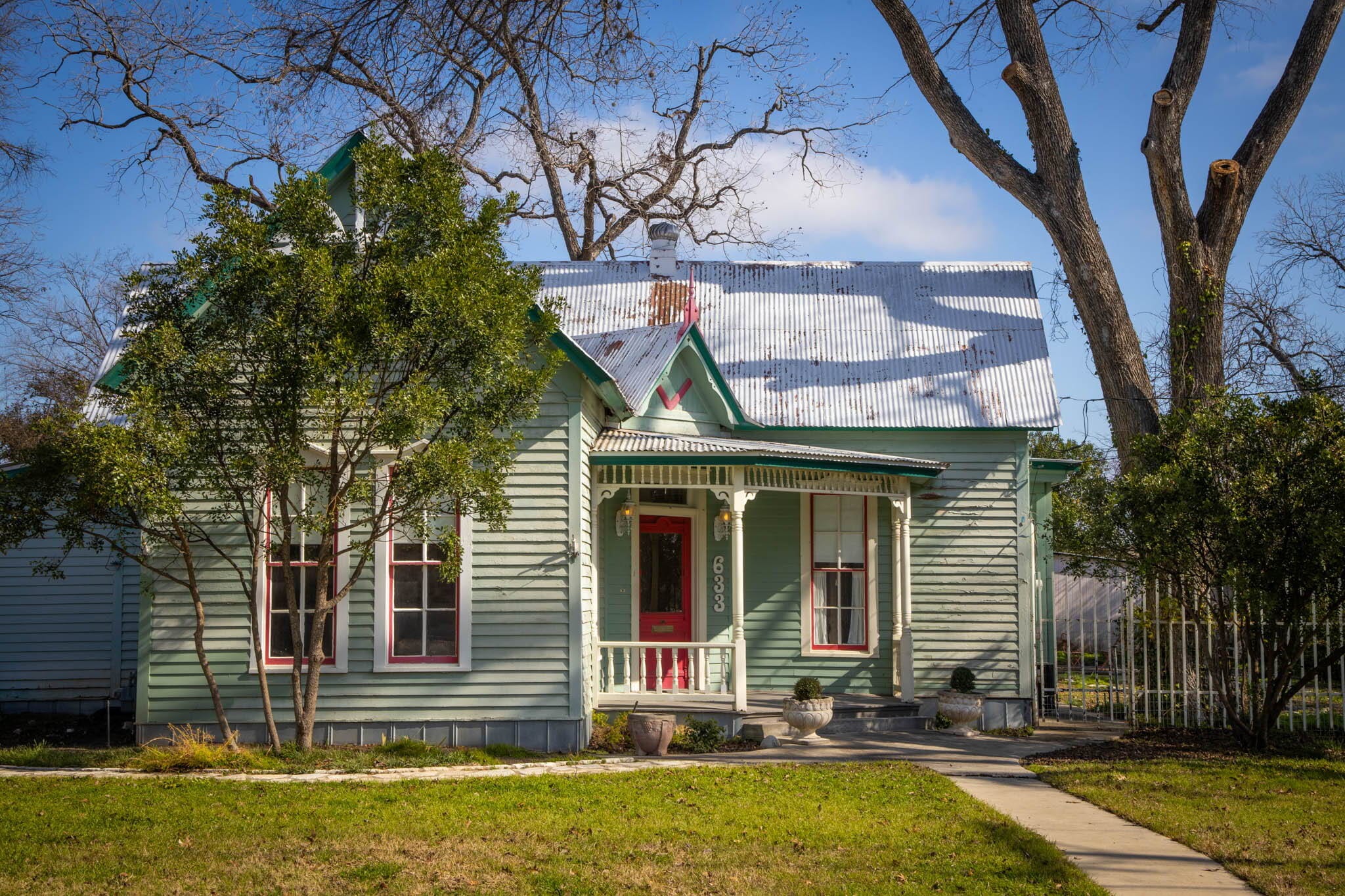 633 S Castell Ave, New Braunfels, TX for sale Primary Photo- Image 1 of 38