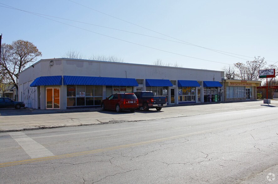 2418-2426 N Zarzamora St, San Antonio, TX à louer - Photo du bâtiment - Image 3 de 4