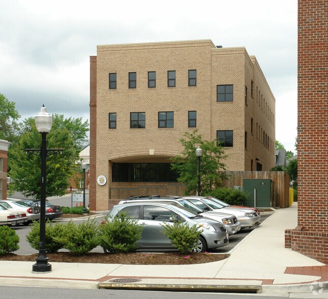 202 S Main St, Blacksburg, VA à louer - Photo du bâtiment - Image 2 de 14