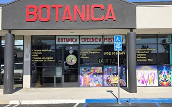 3330 E Florida Ave, Hemet, CA à louer Photo du bâtiment- Image 1 de 15