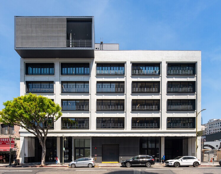 755 S Los Angeles St, Los Angeles, CA à louer - Photo du bâtiment - Image 3 de 35