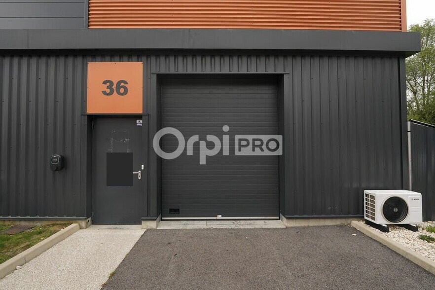 401 Rue Le Chatelier, Vaulx-Milieu for lease - Building Photo - Image 2 of 9