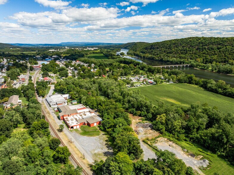 168-171 Bower Street Ext, Montgomery, PA à vendre - Photo du bâtiment - Image 3 de 15