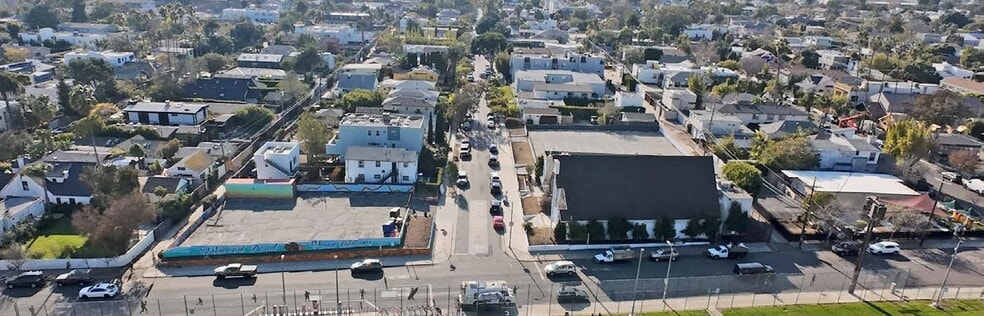 685-688 Westminster Ave, Venice, CA à vendre - Photo du bâtiment - Image 2 de 4