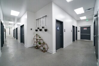 1100 E 14th Pl, Los Angeles, CA à vendre Photo intérieure- Image 2 de 7