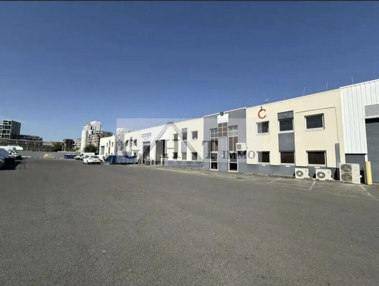 Office in Gennevilliers for lease - Building Photo - Image 1 of 5