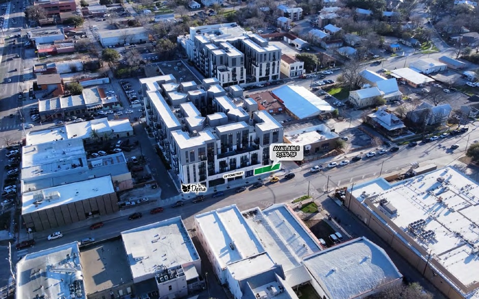 141 W Hopkins St, San Marcos, TX for lease - Building Photo - Image 2 of 7