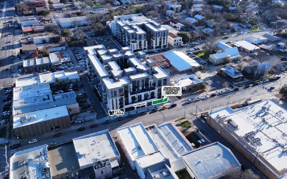 141 W Hopkins St, San Marcos, TX à louer - Photo du bâtiment - Image 2 de 7