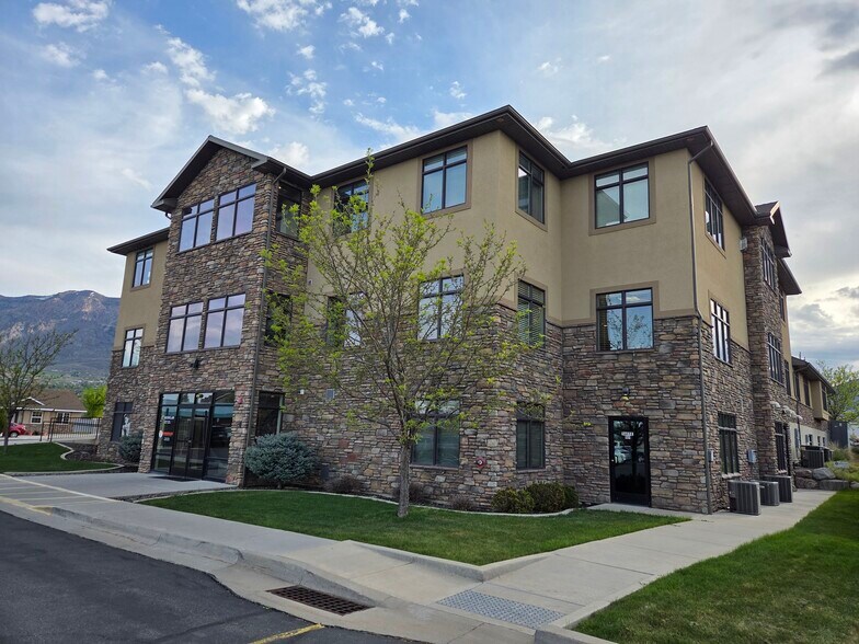 2797 N Highway 89, Pleasant View, UT à louer - Photo du bâtiment - Image 3 de 8