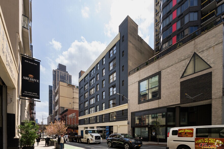 306 E 61st St, New York, NY à louer - Photo du bâtiment - Image 1 de 17