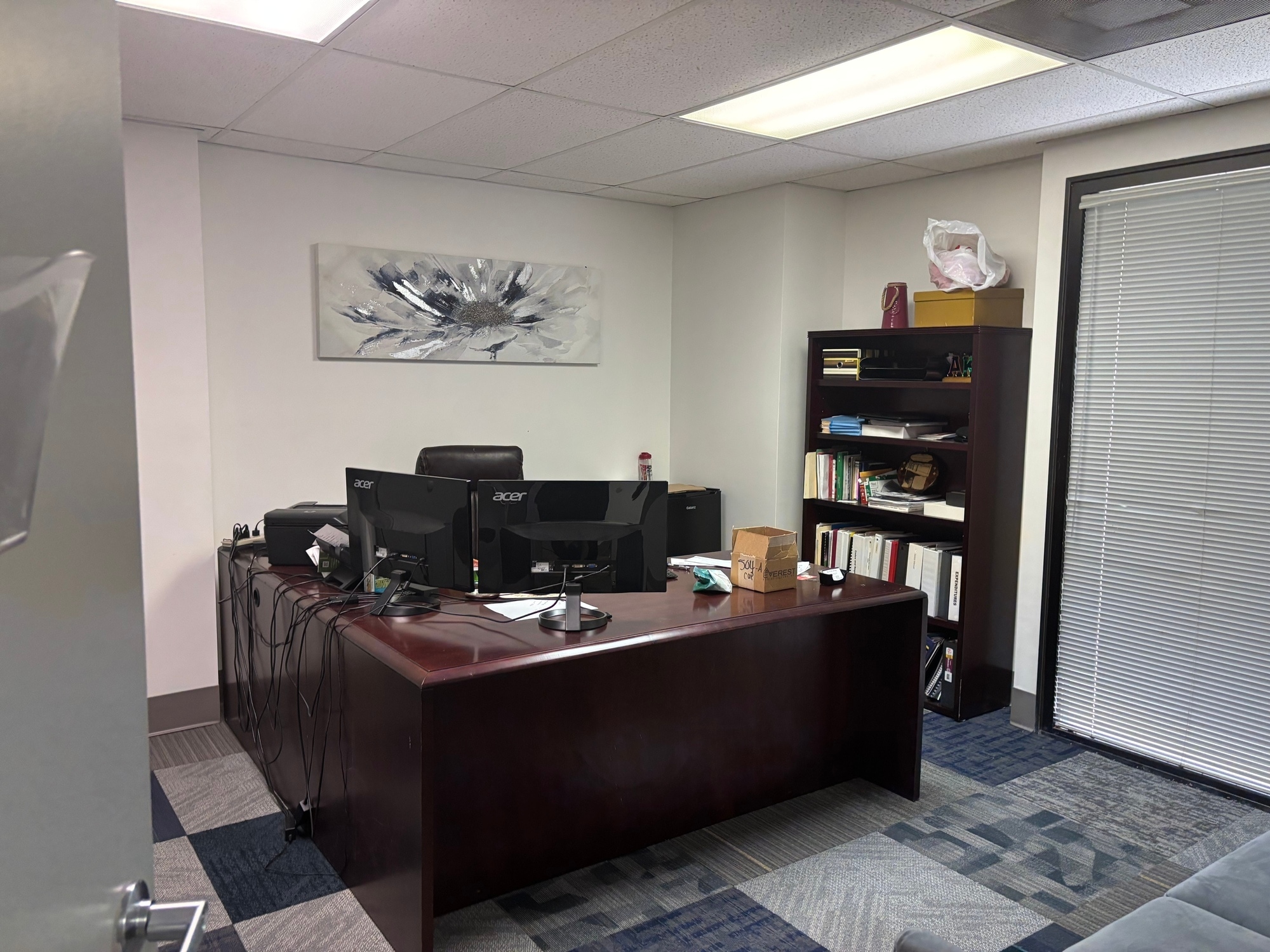 504 Capital Cir SE, Tallahassee, FL à louer Photo intérieure- Image 1 de 11
