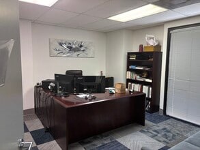 504 Capital Cir SE, Tallahassee, FL à louer Photo intérieure- Image 1 de 11