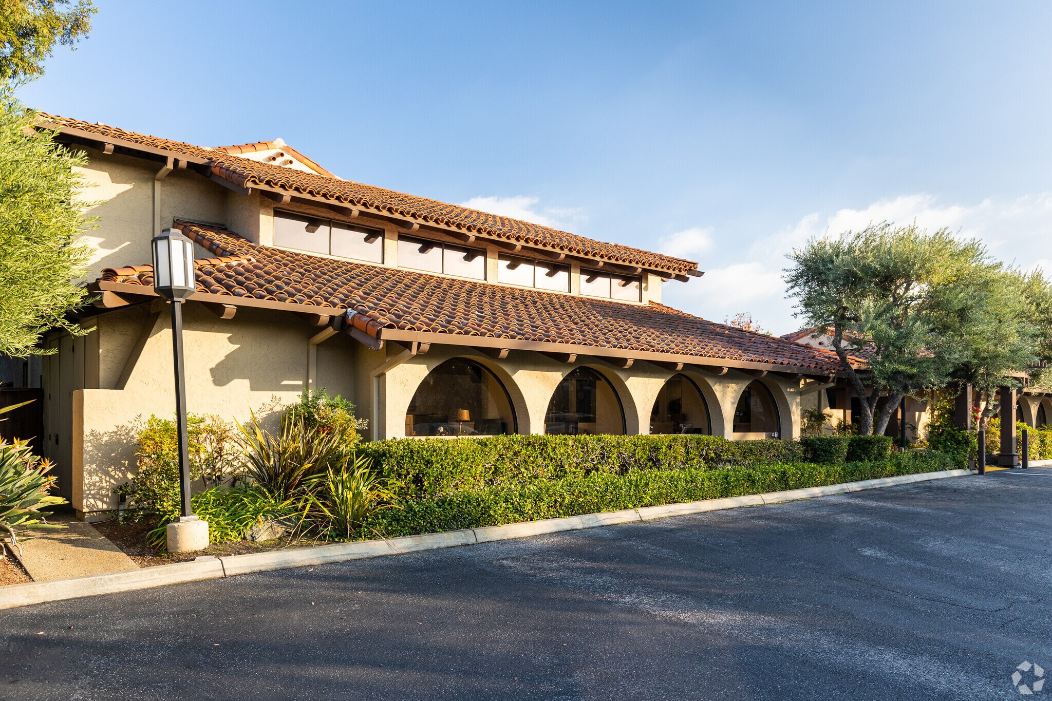 161 S San Antonio Rd, Los Altos, CA à louer Photo du bâtiment- Image 1 de 7