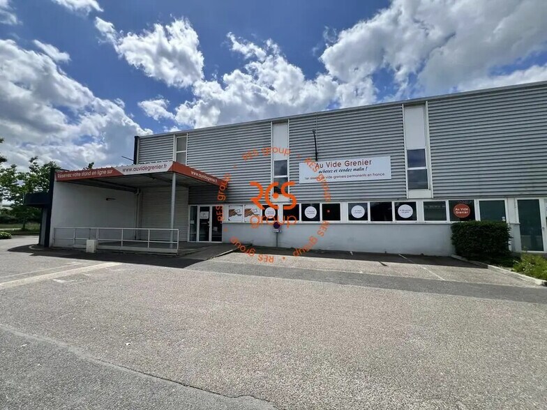 Commerce de détail dans Pessac à louer - Photo du bâtiment - Image 2 de 10