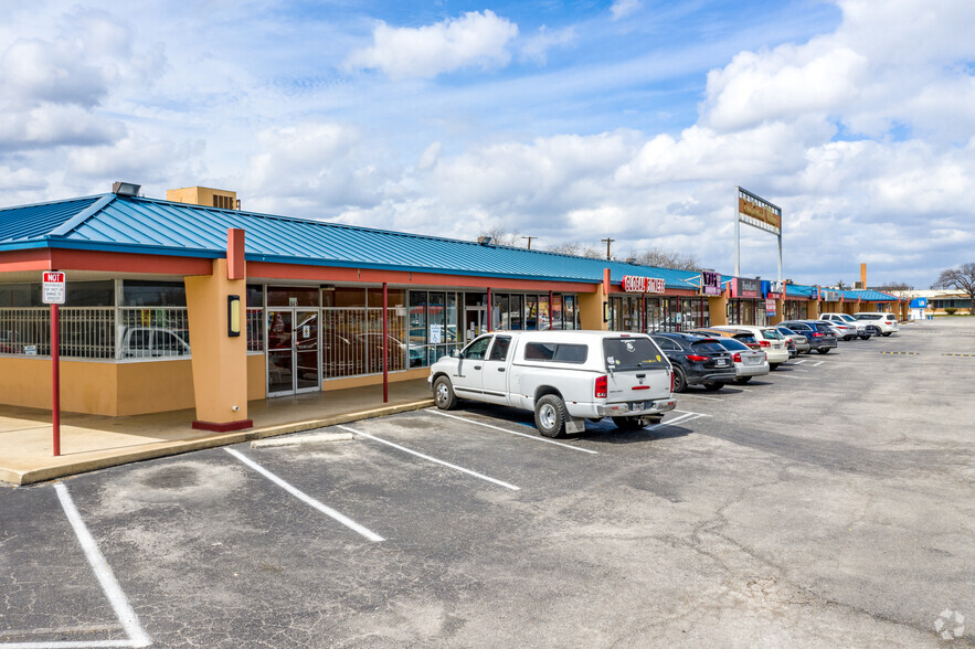 611-641 S WW White Rd, San Antonio, TX for sale - Building Photo - Image 1 of 1