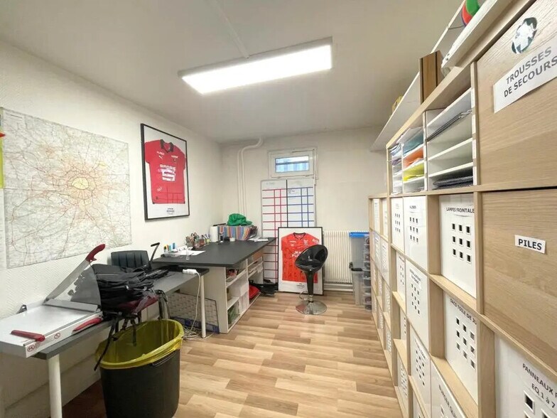 Bureau dans Issy-les-Moulineaux à louer - Photo du bâtiment - Image 3 de 11