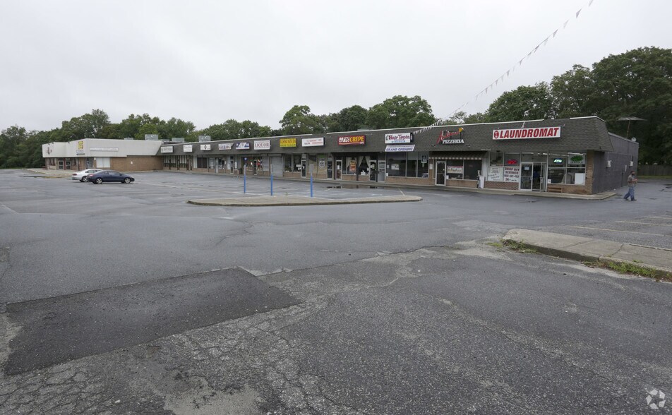 717-751 Hawkins Ave, Ronkonkoma, NY for lease - Primary Photo - Image 1 of 10