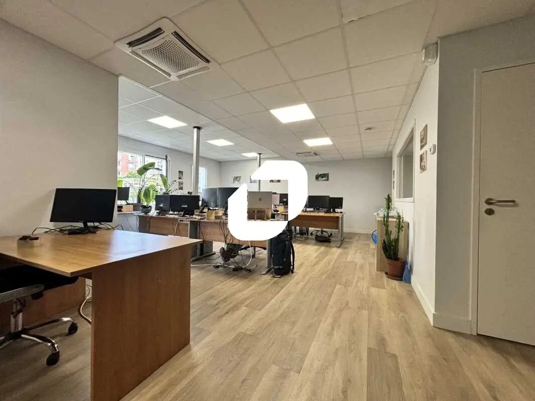 Office in Bordeaux for lease Building Photo- Image 1 of 8