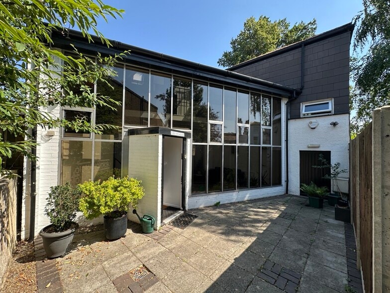 34A High St, Thames Ditton à vendre - Photo du bâtiment - Image 1 de 10