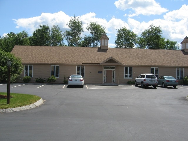 17 Chenell Dr, Concord, NH for sale - Primary Photo - Image 1 of 3