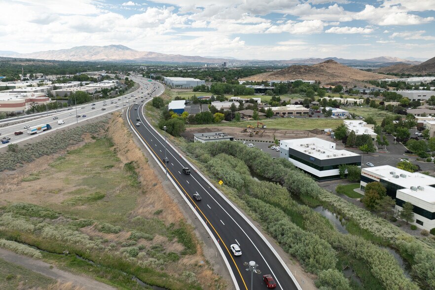 515 Double Eagle Ct, Reno, NV à vendre - Photo du bâtiment - Image 2 de 9