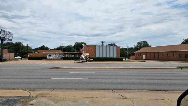 Plus de détails pour 3503 Kemp Blvd, Wichita Falls, TX - Spécialité à vendre