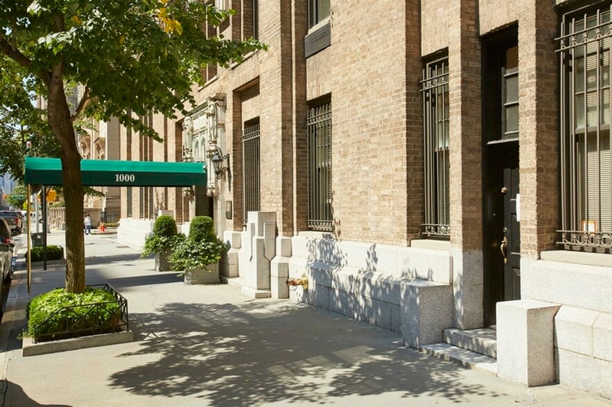 1000 Park Ave, New York, NY for sale - Building Photo - Image 2 of 8