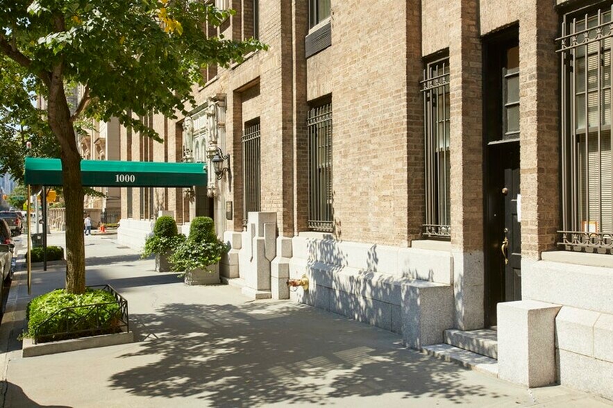 1000 Park Ave, New York, NY à louer - Photo du bâtiment - Image 2 de 8