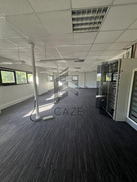 Office in Villenave-d'Ornon for lease - Interior Photo - Image 3 of 5