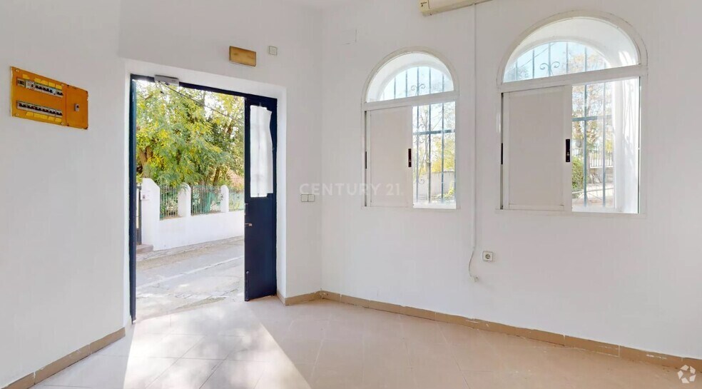 Commerce de détail dans Pozuelo del Rey, Madrid à vendre - Photo du bâtiment - Image 3 de 4