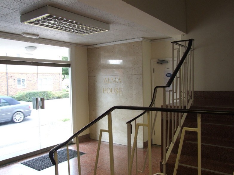 Alma Rd, Reigate for lease - Interior Photo - Image 3 of 7